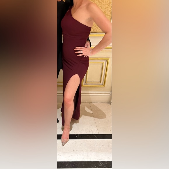Lulu’s Simply Beautiful Burgundy One-Shoulder Cutout Dress- Size Small - Picture 4 of 4